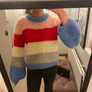 Ganni julliard  tröja  - Ganni julliard - så fin stickad tröja som tyvärr inte kommer till användning. Storlek M men passar S bra också! (Nypris 3700kr)  har använt den ca 4 gånger! 