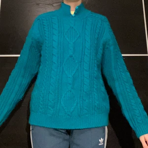 Tröja  - Köpt second hand men aldrig använd av mig