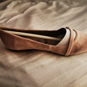 Rosa finskor - Ljusosa finskor i mochatyg från Tamaris. Aldrig använda. Stl 38. 