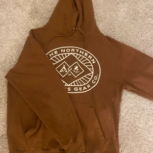 Northern hooligans storlek L - Detta plagg är köpt i september 2021 och är inte använt mycket. Jag köpte det för 900kr. Den är i prencip som ny.           Jag säljer den eftersom att det inte riktigt är min stil längre 