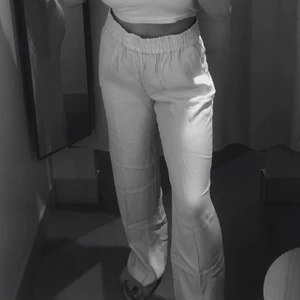 Linnebyxor - Hej, säljer mina linnebyxor från h&m! Använda få tal gånger så i fint skick😊finns i Göteborg 