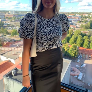 Topp - Super söt topp från H&M, endast använd en gång🥰 