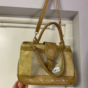 Väska - Vintage väska i beige, 20kr. Frakt tillkommer 
