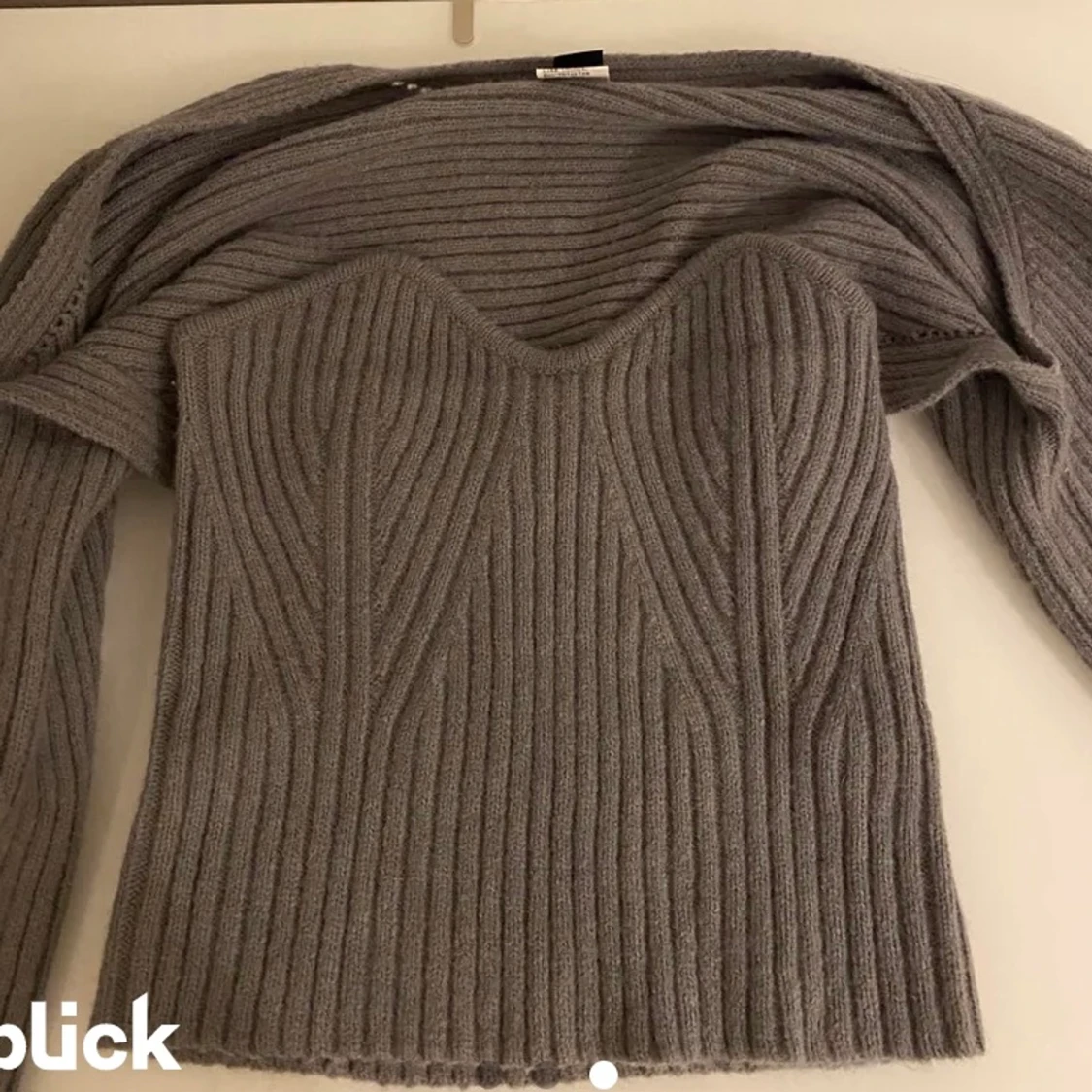 grå stickad topp och kofta - 91