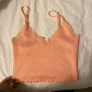 Fint linne - Mitt favorit linne ifrån hm. Helt slutsålt och jättefint💓💓tveka inte vid frågor💓💓Kan tänka o sälja för 150 vid smidigt köp