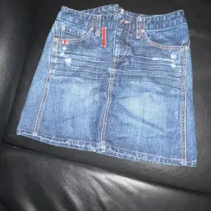 Mini Jeans kjol med adjustable band på backsida 