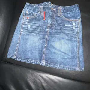 Mini Jeans kjol med adjustable band på backsida 
