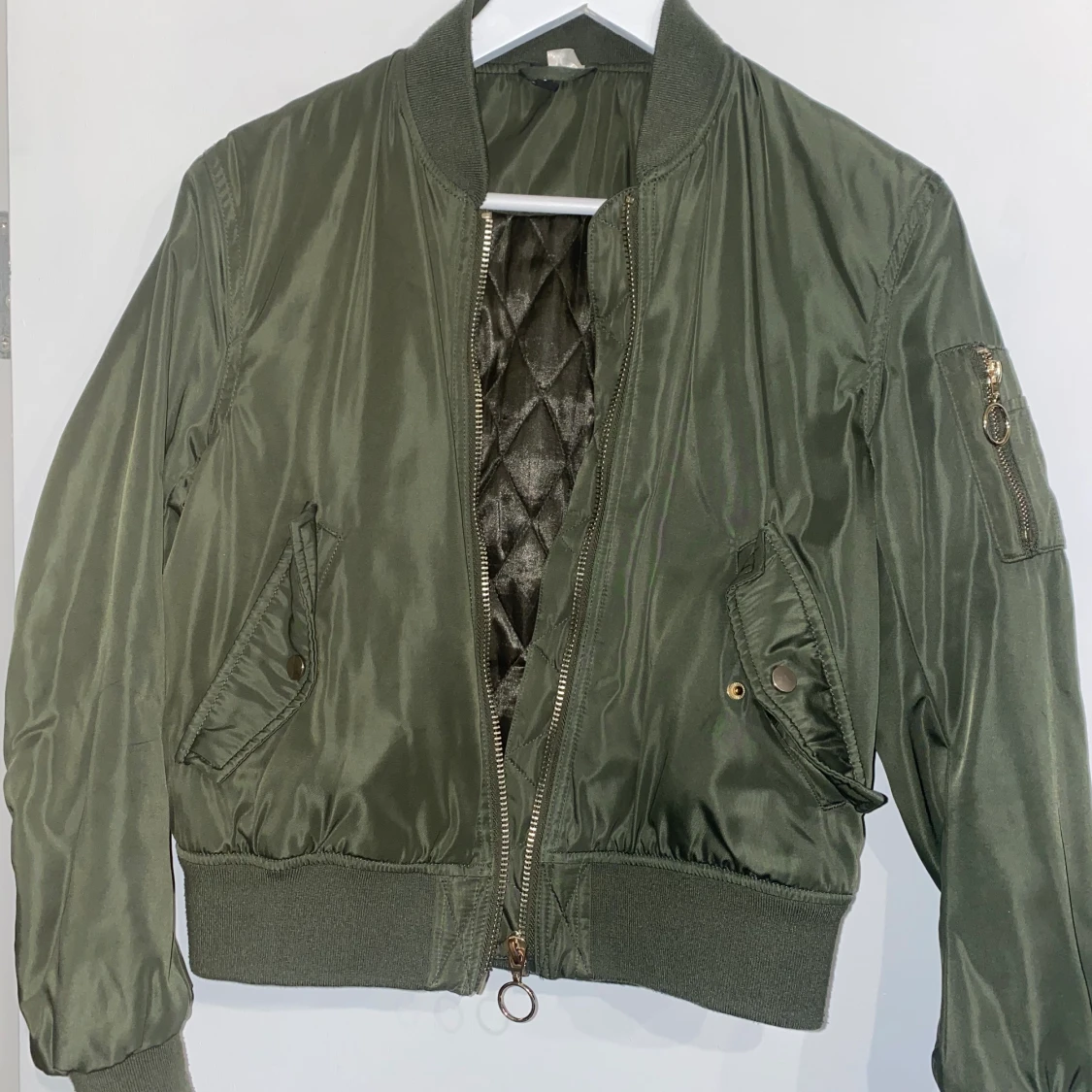 Militärgrön bomberjacka 