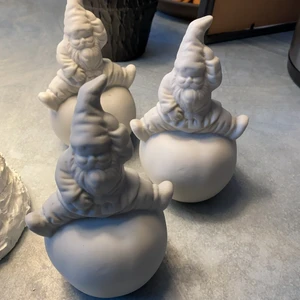 Tomtar - Söta tomtar, kostar 80kr styck finns bara tre stycken. Frakt tillkommer 