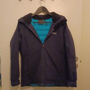 Everest tjock jaka   - Aldrig används. Köptes för 600. Säljes för 300