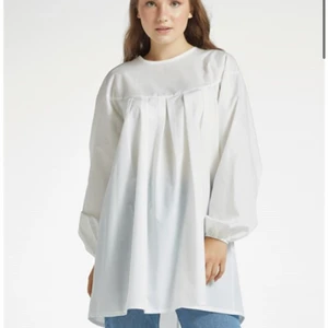 Vit skjorta från minaaise - Ny skick, från mina aise också!! Stl S-M