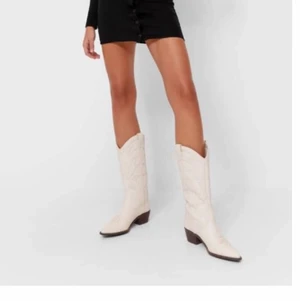 Boots - cowboy boots i storlek 39, aldrig använda i nyskick!💖