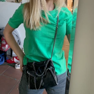 Super fin tröja - Säljer denna super fin gröna tröja använd ca 3 gånger. Köper står för frakt💕💕💕