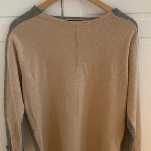 Kashmirtröja - Superfin tröja i 100% kashmir. Märket är M&S collection. Säljer då den inte kommer till användning💕💕 (knappt använd)