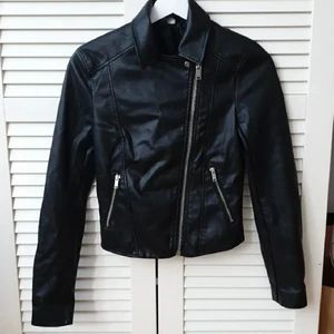 Skinnjacka - Skinnjacka i nyskick! Storlek 32 (XS) men passar både XS-S