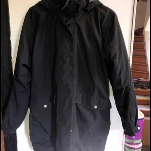 Didriksson vinterjacka  - Vinterjacka av märke Didriksson i storlek 44 men lite liten i storleken. Använd Max 5 gånger förra vintern. Pris 500kr plus 66kr i frakt 