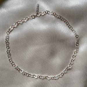 Halsband silver  - Handgjort halsband i 925 silver av mig. 42 cm långt (ca storlek s) men går att ha kortare. Se min Instagram @scillasmycken för mer :)