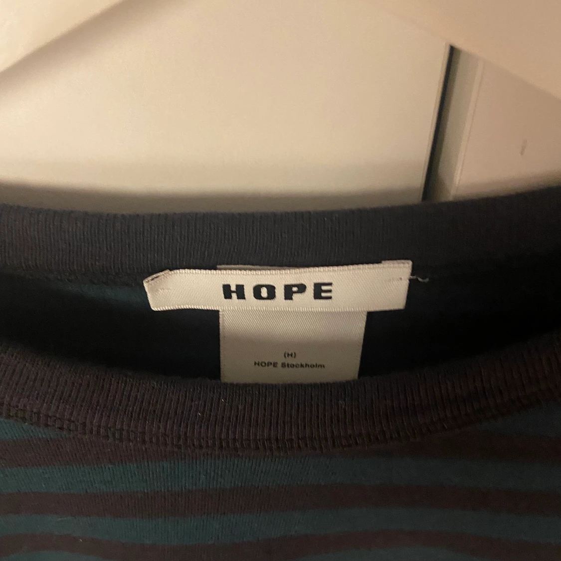 Svartgrön randig tröja från hope - 90