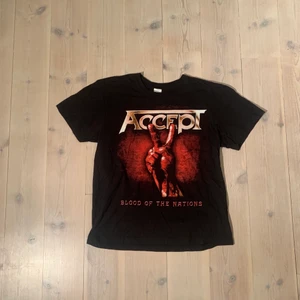 Vintage rock accept tour T-shirt - En rock tröja från accept från deras tour 2011 med hela touren på ryggen!, skick: 8/10 inga fel vad jag kan se, storlek L men sitter som en boxy M