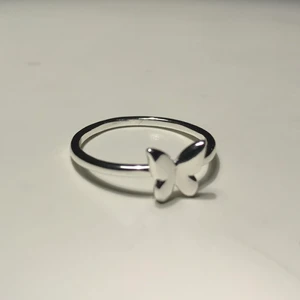 Ring  - 925 SILVER 🦋HELT NY 💖Köpt för 250kr ⭐️ Storlek: 8