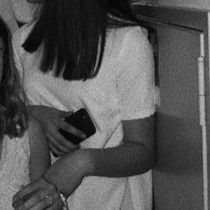 Studentklänning  - Säljer min konfirmationsklänningen! Endast använda en gång och passar perfekt till studenten i vår. Inga lappar kvar, och minns inte var den kommer från då jag köpte den för 4 år sedan!