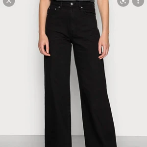 Idun Jeans - Svarta idun jeans som verkligen är som nya !💕