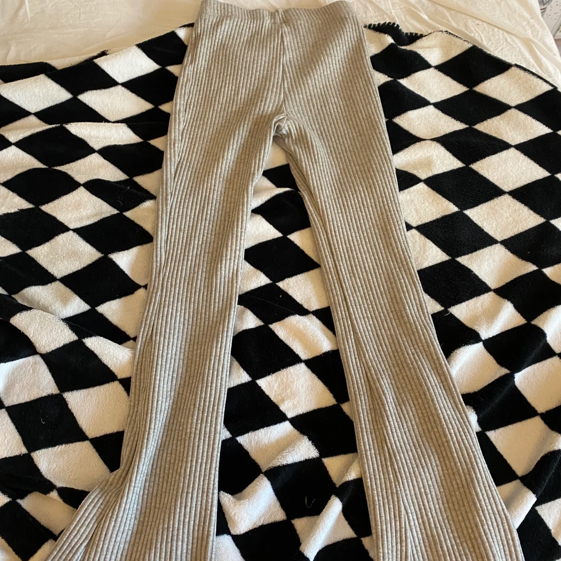 Gråa sköna mjukisbyxor 🐘 - 90