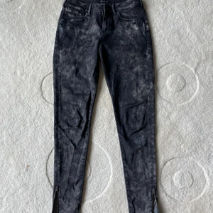 Maison Scotch - La Bohemienne Mid Rise Skinny Jeans, sjukt sköna men tyvärr blivit för små för mig, endast använt 2 gånger, köpta för ca 900kr, pris kan diskuteras 