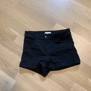 Oanvända shorts från H&M