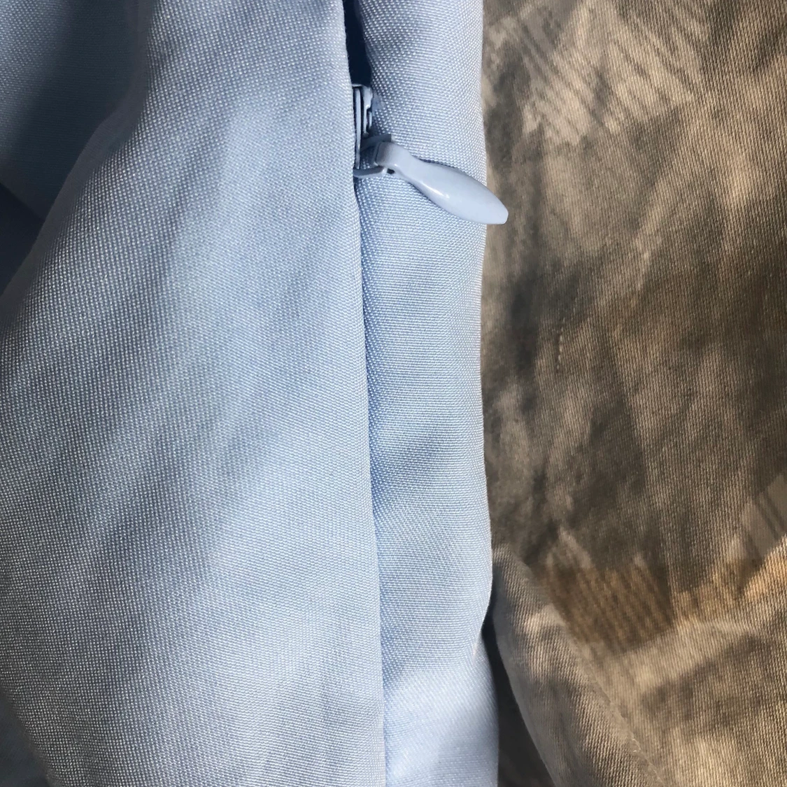 Ljusblå topp med volang NA-KD - 91