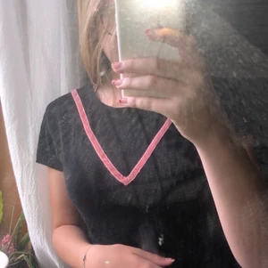 Fin t-shirt från newyorker - Jätte gullig tröja ifrån newyorker som jag älskar men eftersom jag börjar ha begränsat med plats måste jag tyvärr göra mig av med lite:(🥲❤️ 