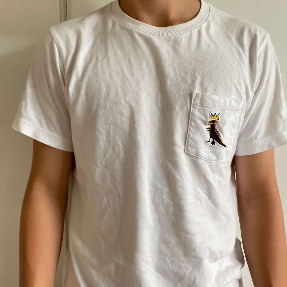 Uniqlo Jean Michel Basquiat T-shirt, vanlig passform. T-shirts.