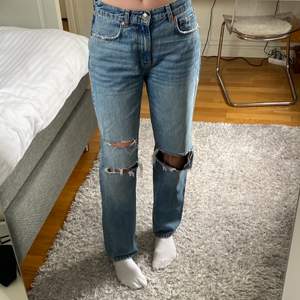Snygga jeans från Gina Tricot!! Kommer inte till änvändnig därav säljer jag dem. 