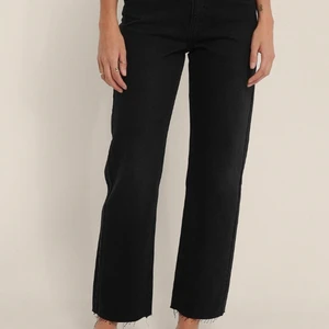 Raka jeans  - Raka jeans från NA-KD, använda endast 2 gånger. Hör av dig för fler bilder🤍