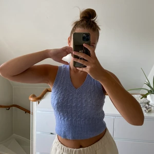 Linne från bikbok - Super sött linne/väst från bikbok. Säljer pga att jag inte använder den. Använd runt 2 gånger så väldigt sparsamt använd. Köpare står för frakt! <3