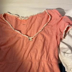 Blus från Odd molly - Supersöt blus från Odd Molly (färgen är lite med rosa i verkligeheten). Storlek 0 motsvarar XS/S 💕💕