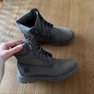 Timberland i storlek 37,5 - Sparsamt använda skor från timberlands! Säljes då de inte riktigt passar mig 