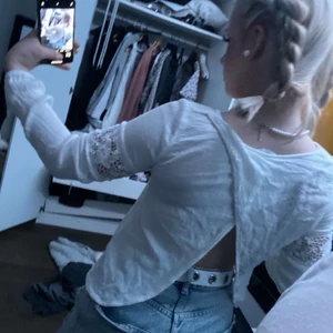 Tröja - Denna tröja är nästan ny den är bara använd en gång. Den kostar 50kr och är storlek xxs