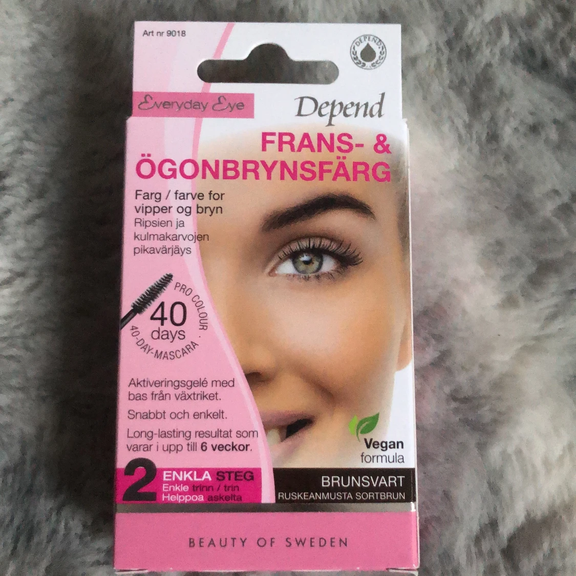 Frans- och ögonbrynsfärg