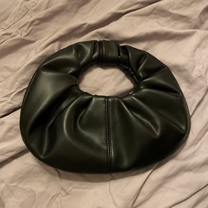 Väska - Liten väska knappt använd från nelly