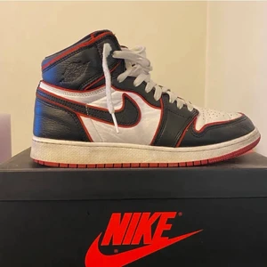 Jordans - Storlek 40 men passar mig som har 39, köpta här på Plick (lånad bild), skriv för mer bilder och info❤️