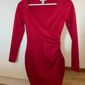Jättefin röd klänning, använd en gång
