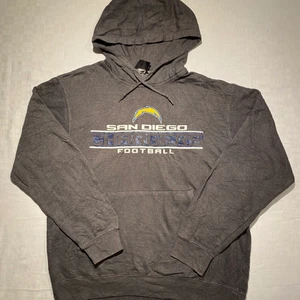Vintage Hoodie - San Diego Chargers Hoodie.                                                   No Size tag                                                                                 Fits like M                                                                               Skick 10/10                                                                       Modellen är 185cm lång. Mer finns på sidan, skriv vid ytterligare frågor eller funderingar♻️🔌 Priser går alltid att diskuteras!