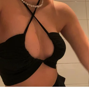 Festtopp 🖤 - As snygg festtopp som passar till allt!!! Helt ny aldrig använt❤️‍🔥❤️‍🔥❤️‍🔥 passar både xs och s!!