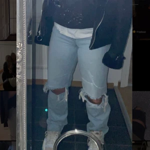 Gina tricot jeans  - Säljer dem populära jeansen från gina tricot. Dem är i väldigt bra skick. I storlek 34