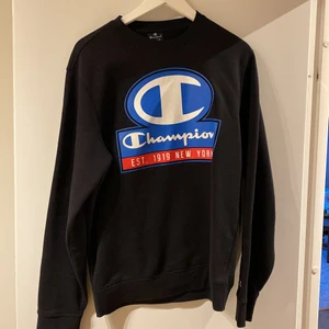 Champion sweatshirt  - Svart champion sweatshirt med tryck 