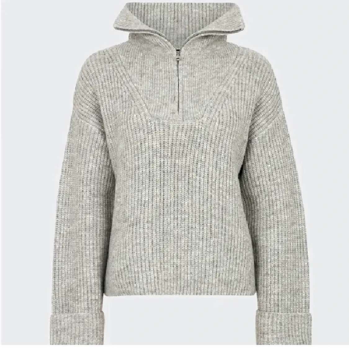 Stickad tröja med krage