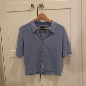 Stickad tröja - Stickad tröja från asos. Storlek 32 men skulle snarare säga 34.