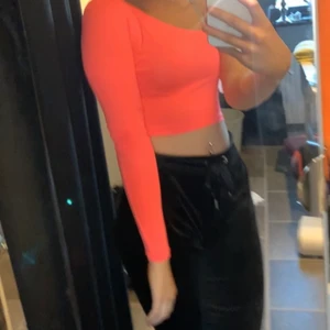 Neon topp  - Topp från shein som tyvärr blivit för liten perfekt på fest!