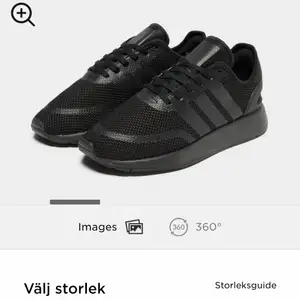Säljer mina svarta Adidas skor nu då dem ej kommer till användning. Dem är i strl. 36. Använd ett par gånger bara så dem är i ett fint skick. Finns i Kalmar men kan skickas då köparen står för frakten.